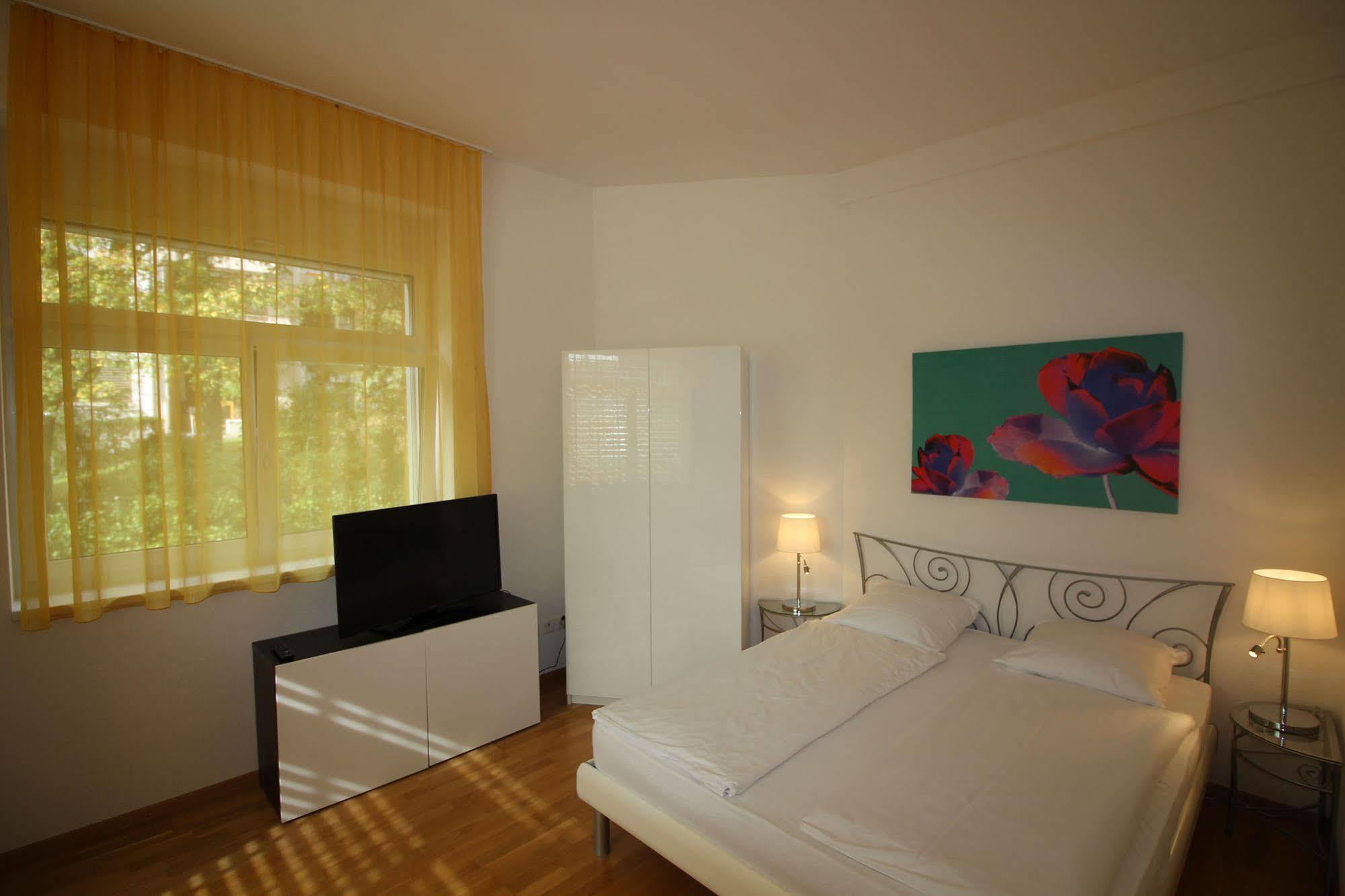 Swiss Star Oerlikon Inn Zürich Buitenkant foto