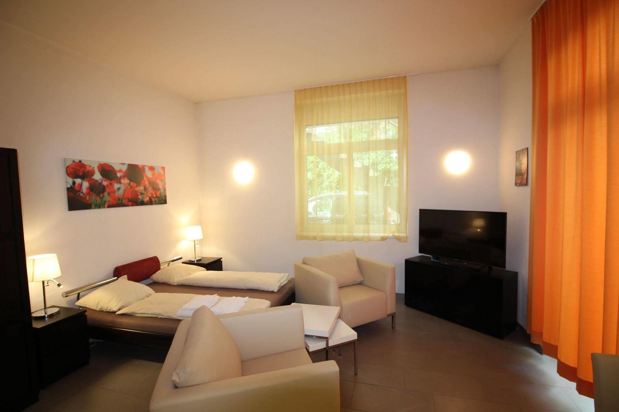 Swiss Star Oerlikon Inn Zürich Buitenkant foto